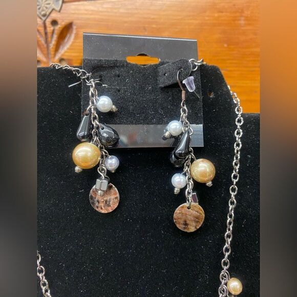 Black & Sea Shell Necklace & Earring Set - Picture 3 of 3
